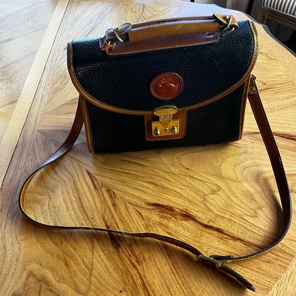 Rooney and Bourke All Weather Leather Vintage Crossbody Lockhart Purse - Picture 4 of 8